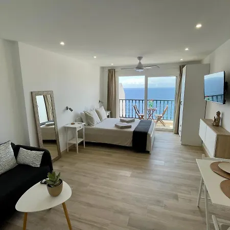 Amazing Sea Views From Cozy Studio. *