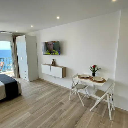 Apartment Amazing Sea Views From Cozy Studio.